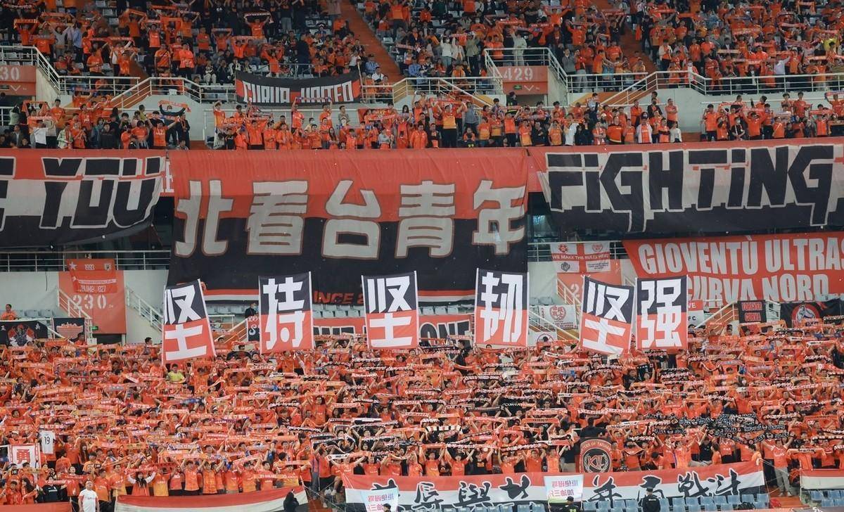 亚洲顶级足球比赛引发球迷热情讨论