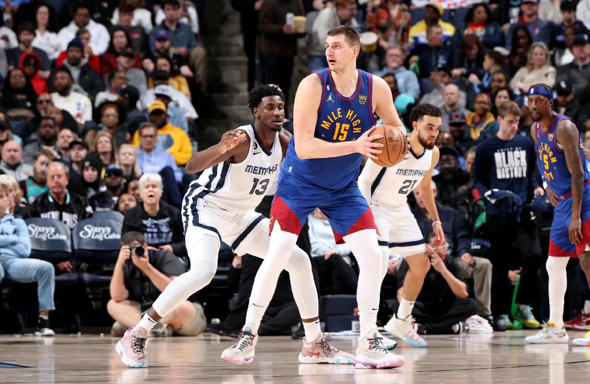 莫兰特险胜西蒙斯,连续三场30+关键表现点燃全场! 莫兰特险胜西蒙斯,连续三场30+关键表现点燃全场!